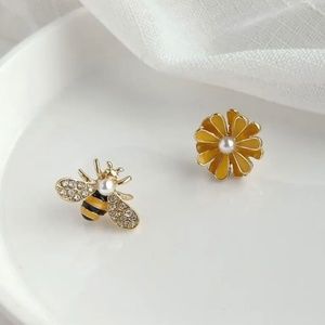 Cute Insect Bee Daisy Flower Stud Earrings Cubic Zirconia Crystal Earrings set